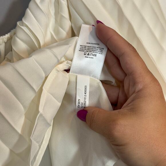 Express Off-White Pleated Crop Top NWT  XS - Picture 2 of 6